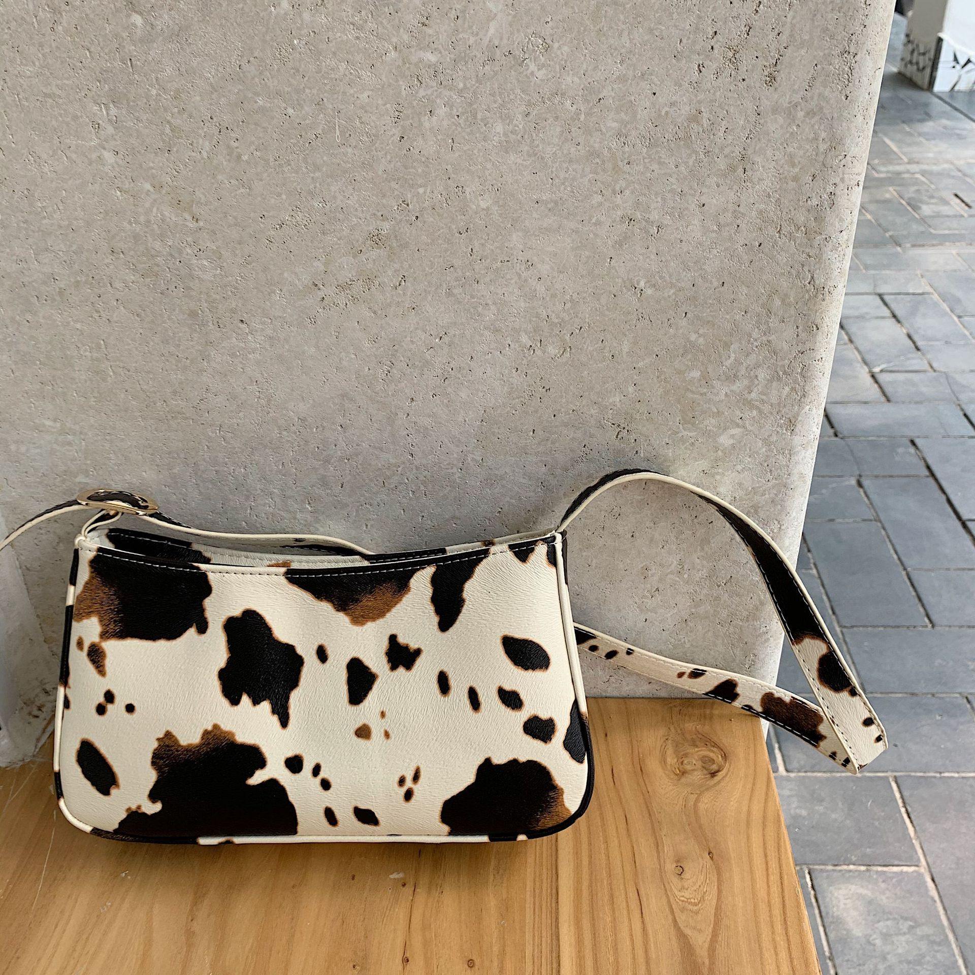 cow spot pattern shoulder bag White | IFAUN