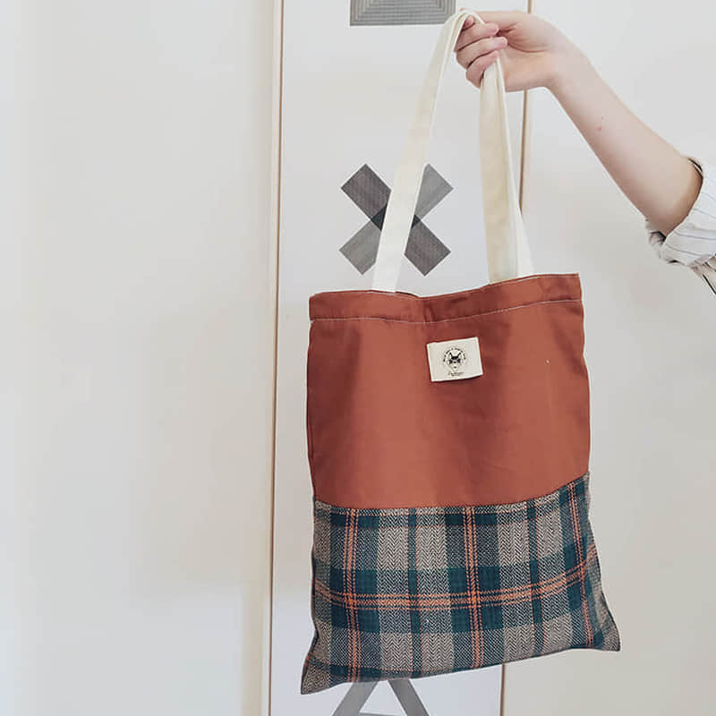 Stitching lattice canvas bag  | IFAUN