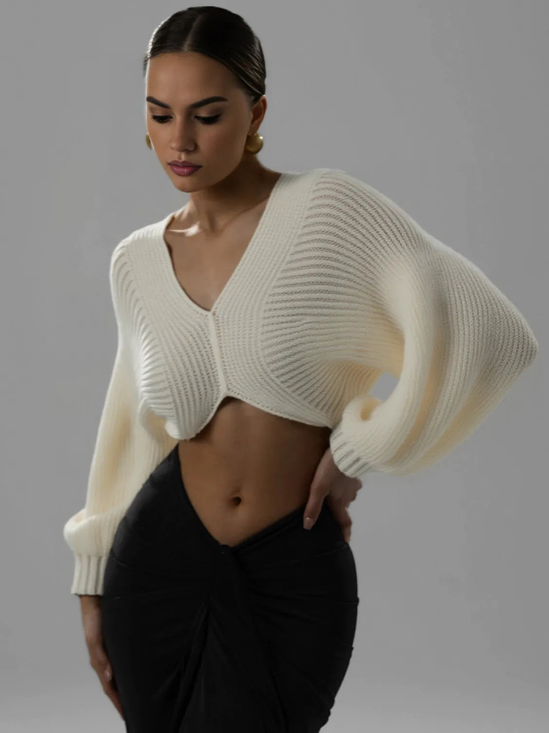 V-neck navel-baring short knitted sweater