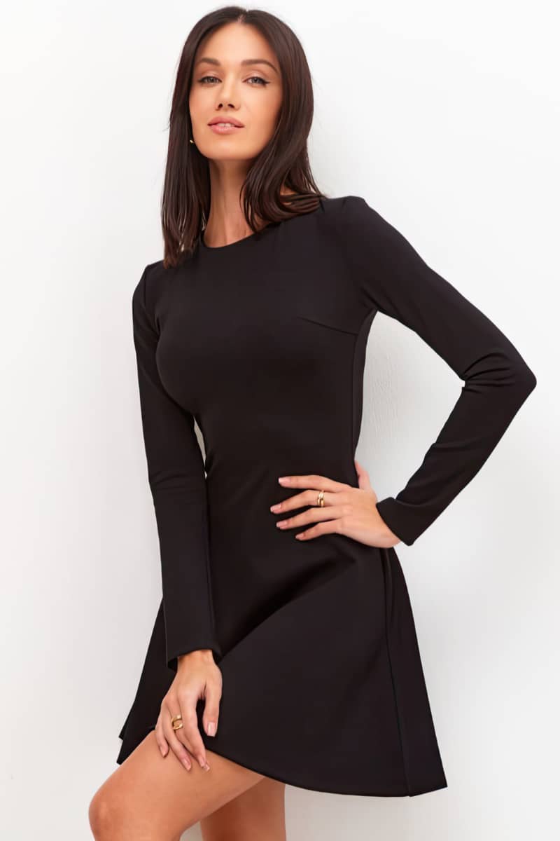 Black waist long sleeve knitted dress