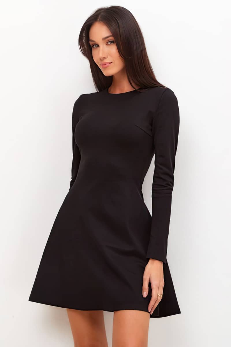 Black waist long sleeve knitted dress