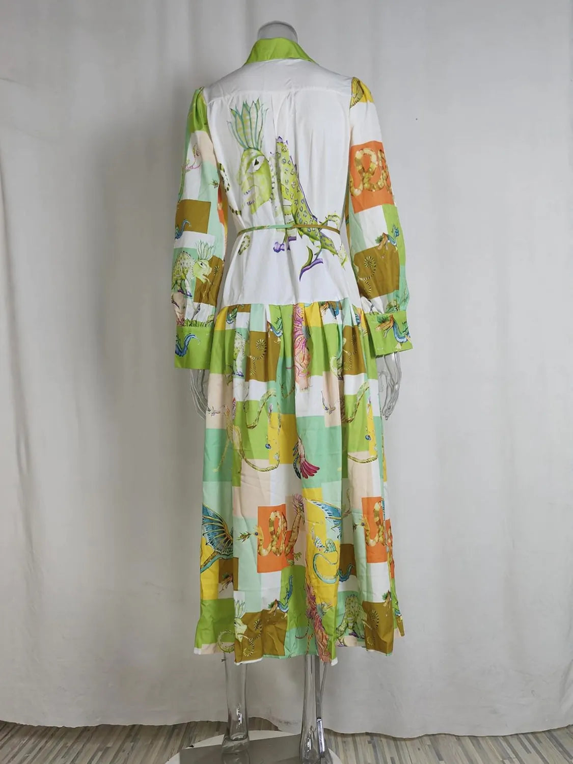 Colorful dress on a mannequin against a plain background. #Color_LightGreen