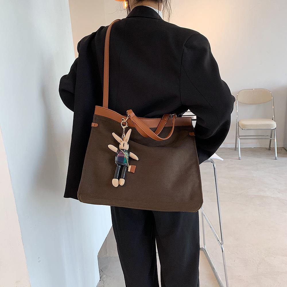 2021 Casual large-capacity canvas bear shoulder bag  | IFAUN