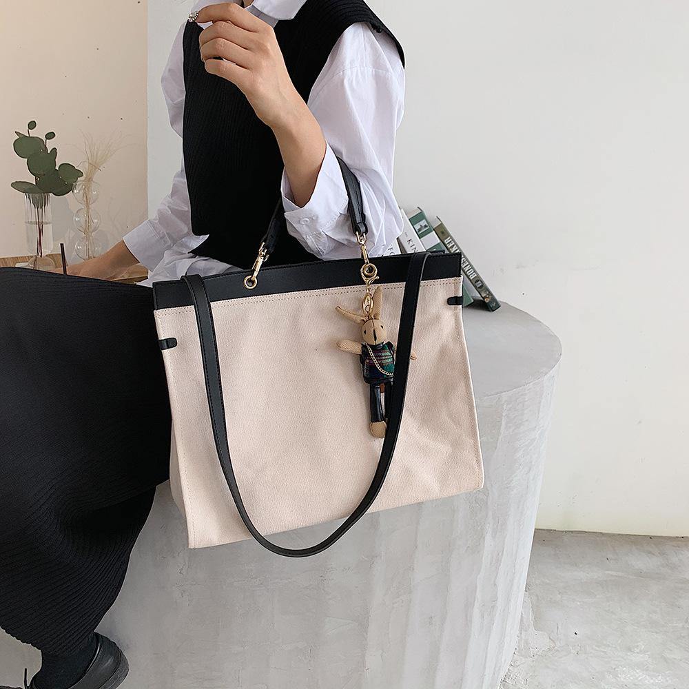 2021 Casual large-capacity canvas bear shoulder bag  | IFAUN