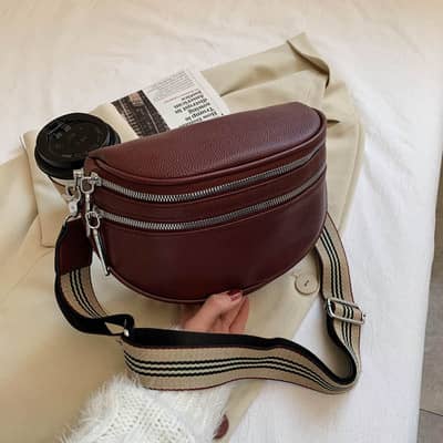 Women's wide shoulder bag