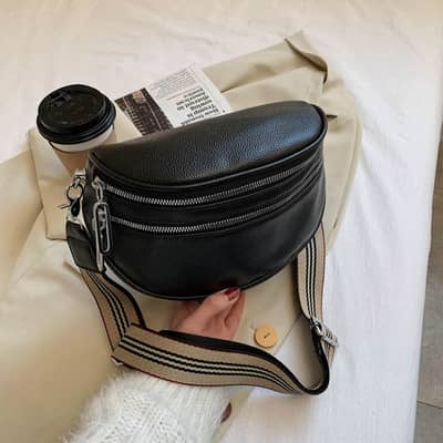 Women's wide shoulder bag