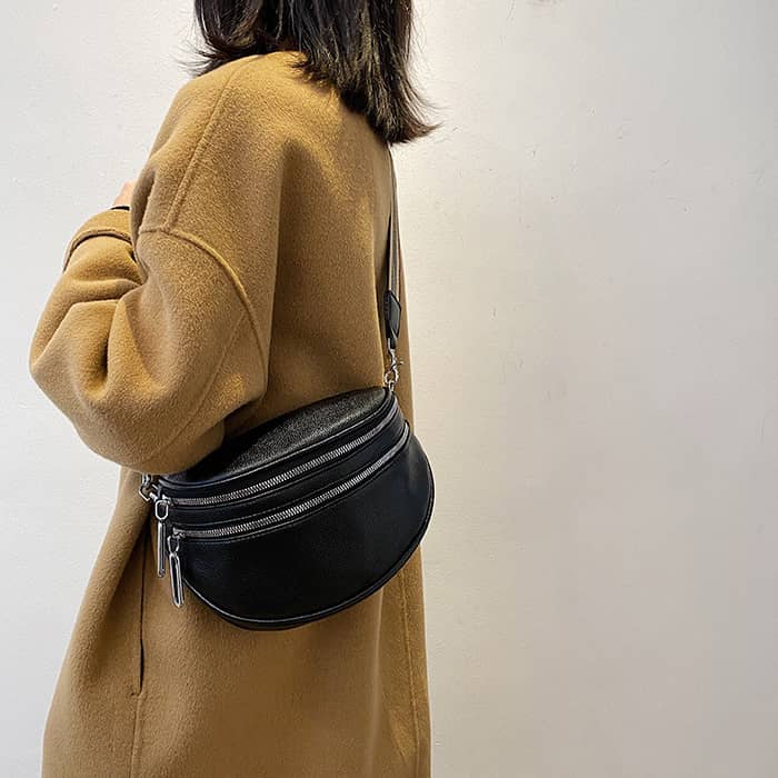 Women's wide shoulder bag