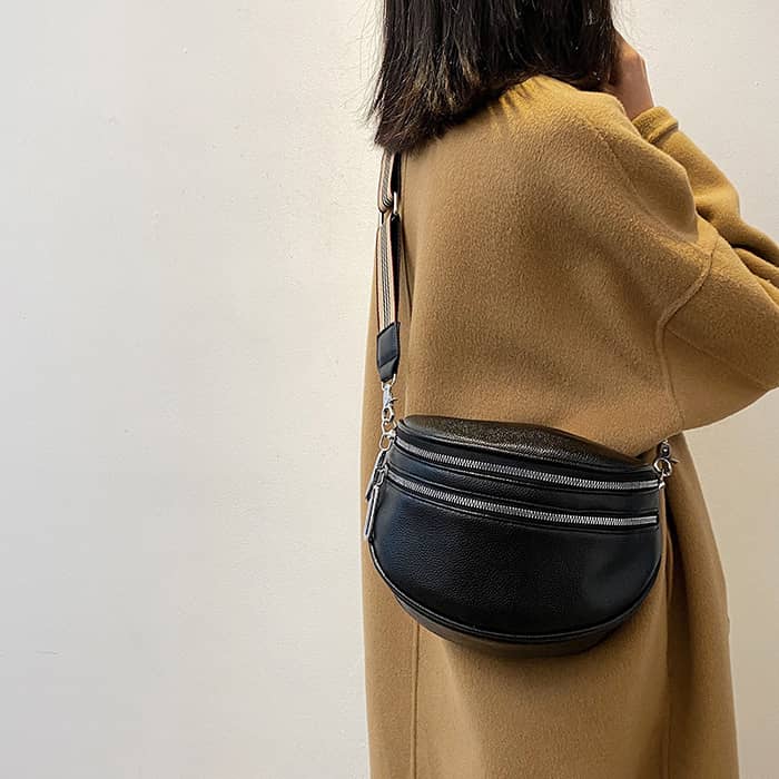 Women's wide shoulder bag