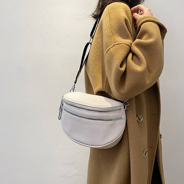 Women's wide shoulder bag
