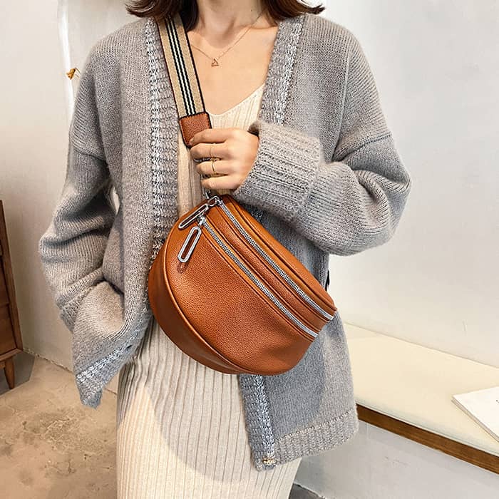 Women's wide shoulder bag