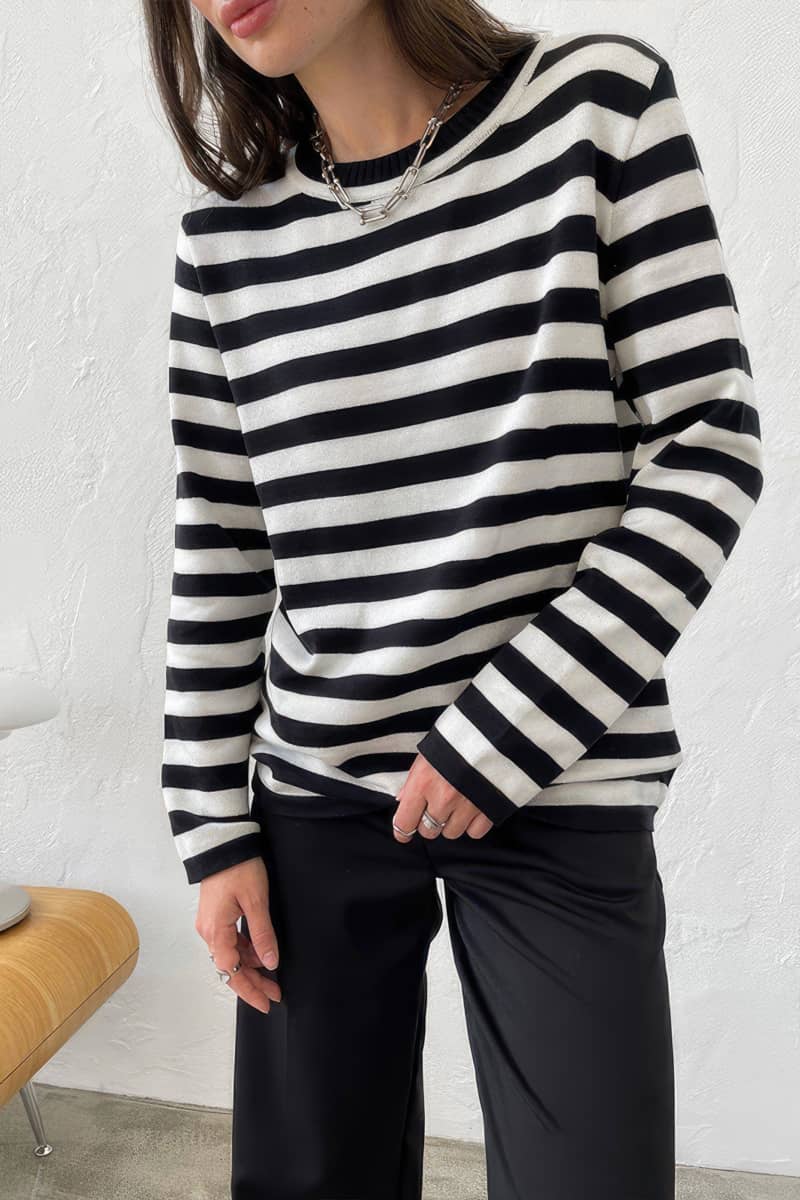 Crew neck striped knitted sweater