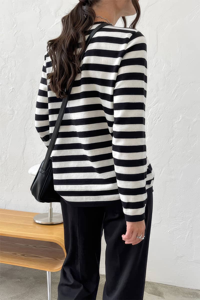 Crew neck striped knitted sweater