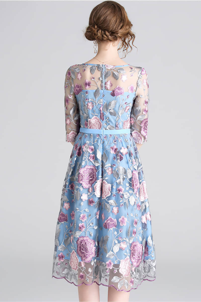 Spring and summer embroidered dress  | IFAUN