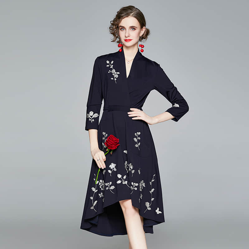 Spring V-neck embroidered dress M | IFAUN