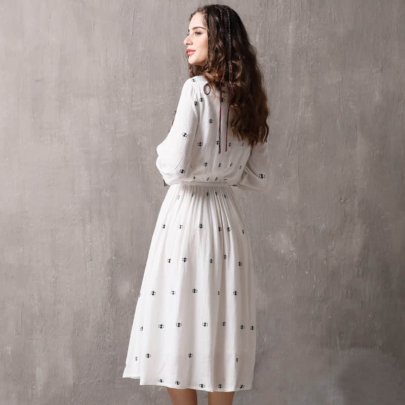 Vintage embroidered three-quarter sleeve dress  | IFAUN