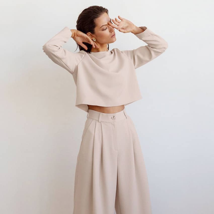 Two-piece leisure suit with round neck and wide legs Khaki / S | IFAUN