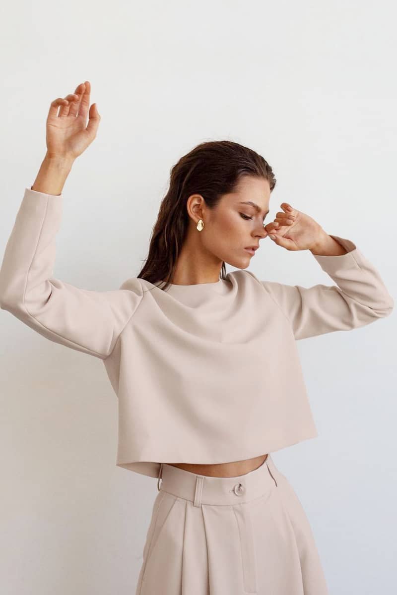 Two-piece leisure suit with round neck and wide legs  | IFAUN