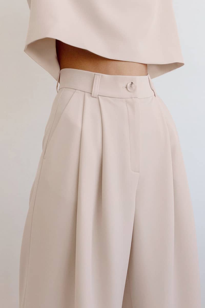 Two-piece leisure suit with round neck and wide legs  | IFAUN